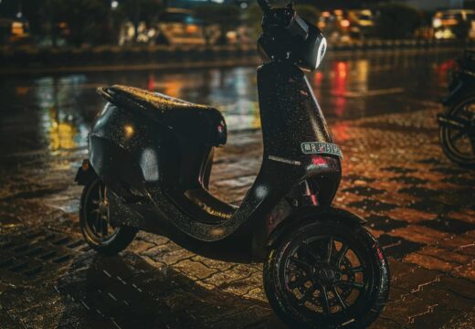 Conduite de nuit en scooter : conseils pour une visibilité optimale